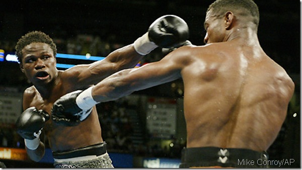 Vernon Forrest (left) trades blows with Shane Mosley